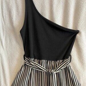No Name Brand - size S - Black & White